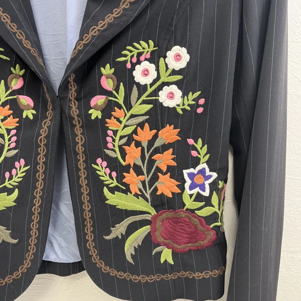 Yank American Women's Jacket Size 9/10 Embroidered Flowers Pinstripe RUNS SMALL